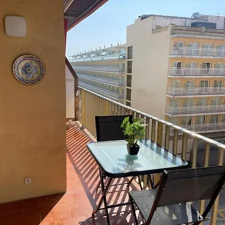 Fantastico Piso Con Piscina En Corazon De Fenals Апартаменты